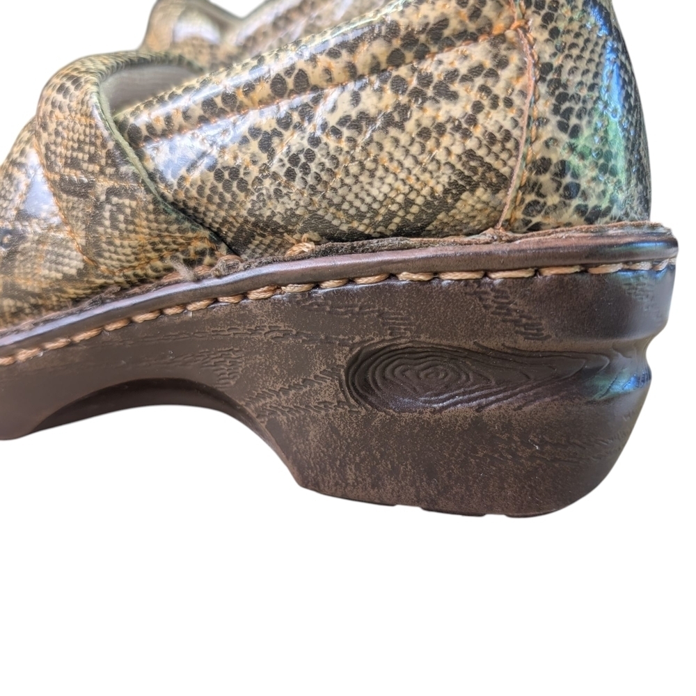 b.o.c. Snakeskin Faux Mules Size 8 Unique Fun Dark Green Brown Clogs EUC - Picture 6 of 12